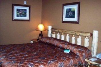 Pine Peaks Lodge & Suites Cross Lake Ruang foto