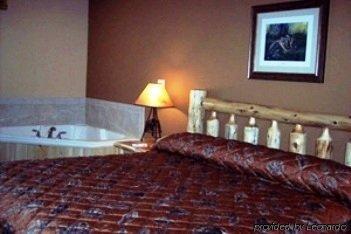 Pine Peaks Lodge & Suites Cross Lake Ruang foto